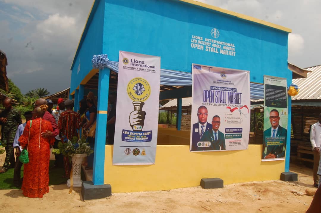 leo disrict 404a2 donates open stall at ekeya main